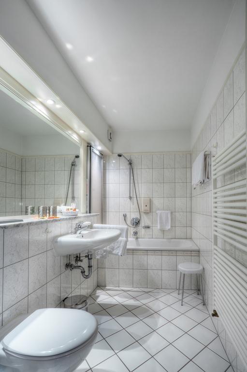 Familienzimmer mit Badewanne